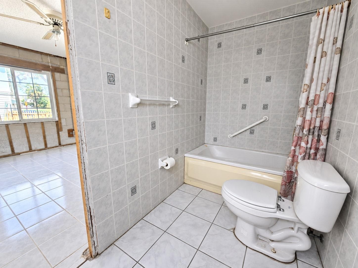 Primary Bathroom - 13401 1ST ST E, MADEIRA BEACH