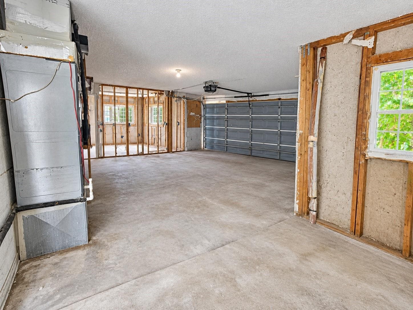 Garage - 13401 1ST ST E, MADEIRA BEACH