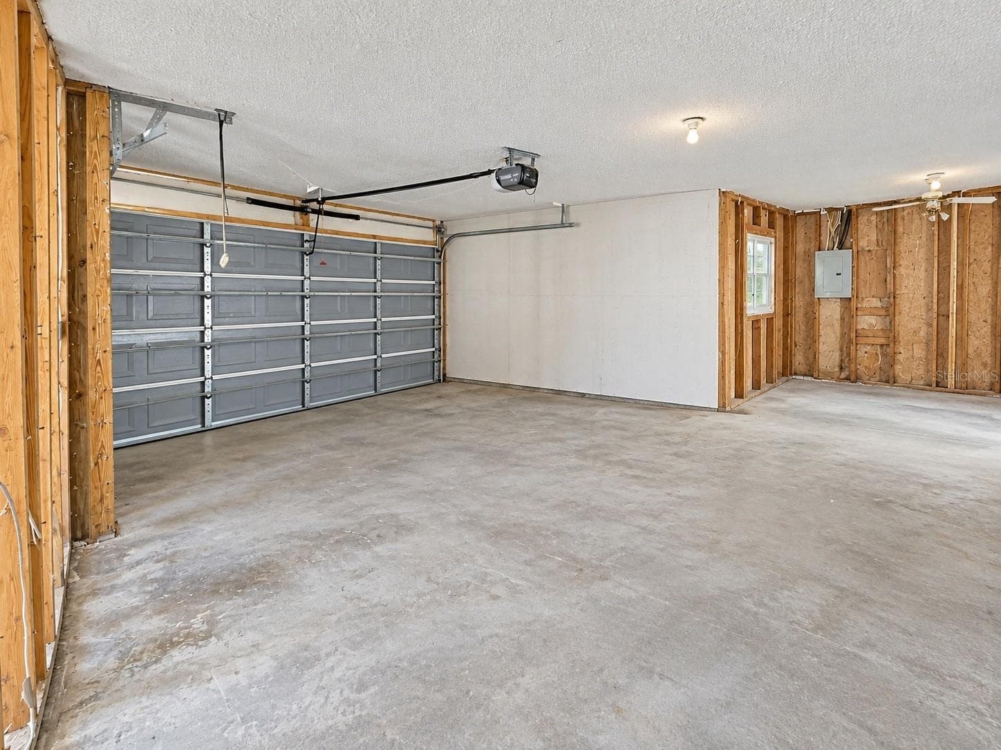 Garage - 13401 1ST ST E, MADEIRA BEACH