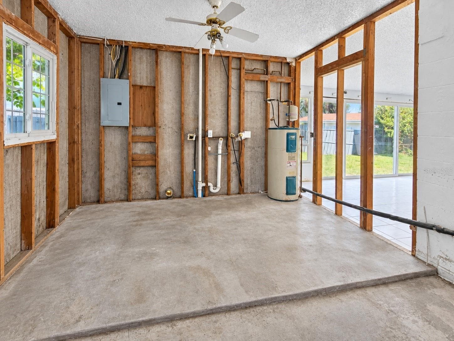 Laundry - 13401 1ST ST E, MADEIRA BEACH