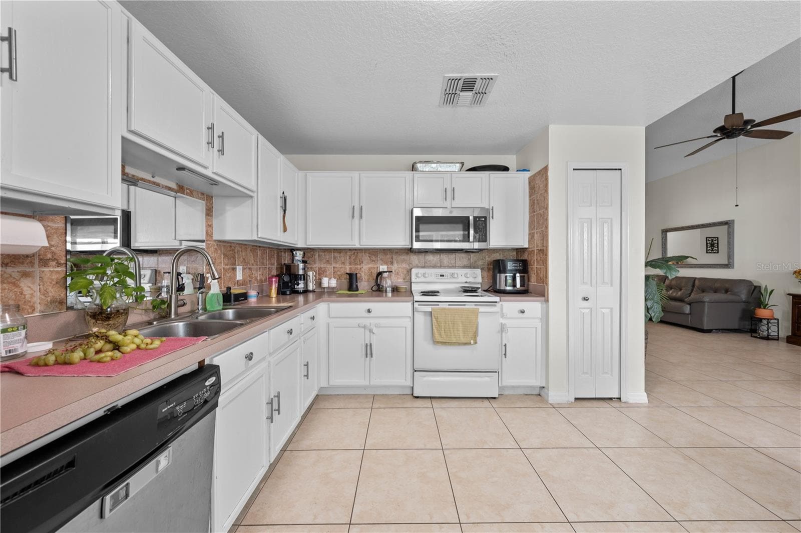 Single Family Residence at 2344 TOPAZ TRL, KISSIMMEE, photo 7 of 26