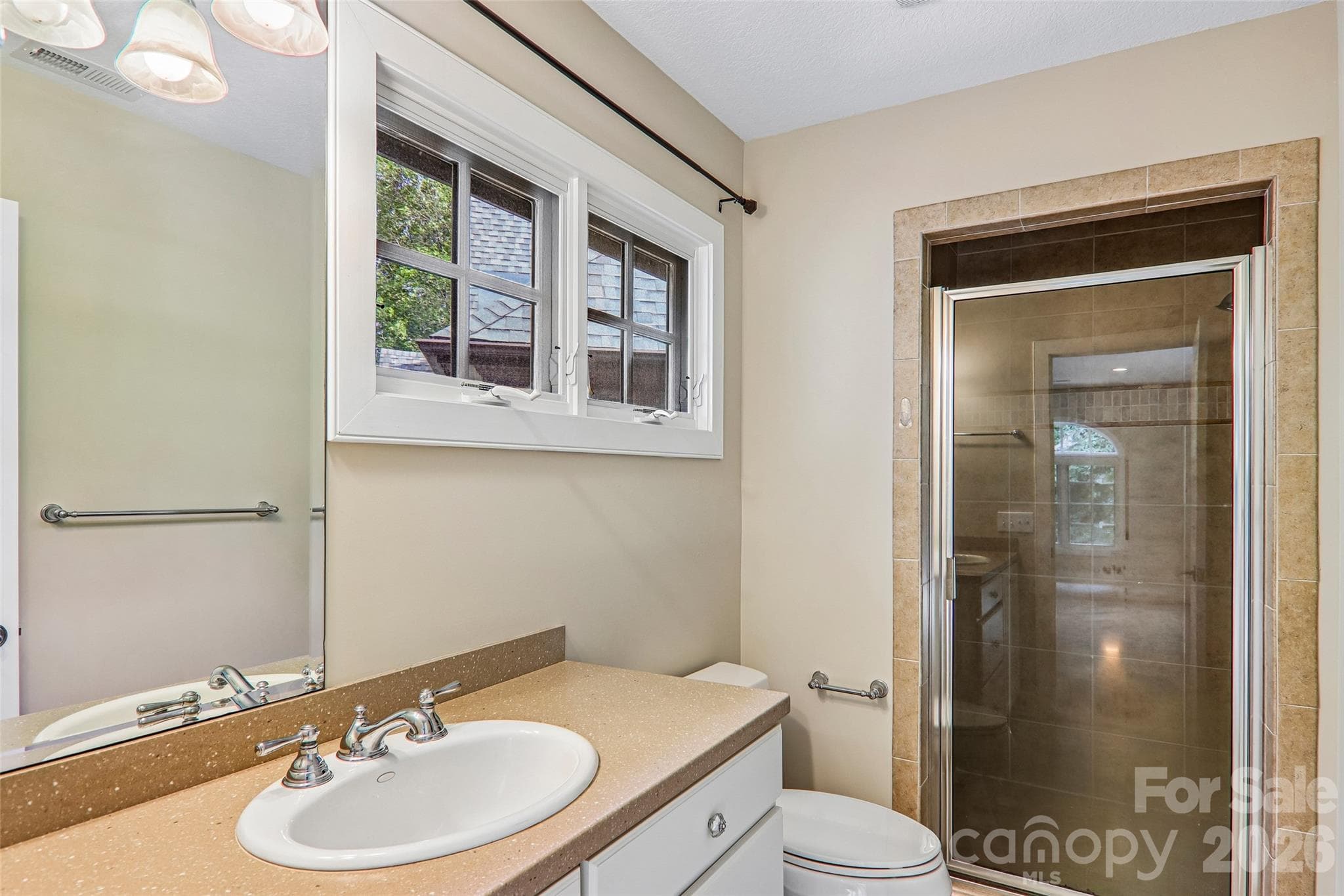 Bonus room full bath - 361 Mills River Way, Horse Shoe