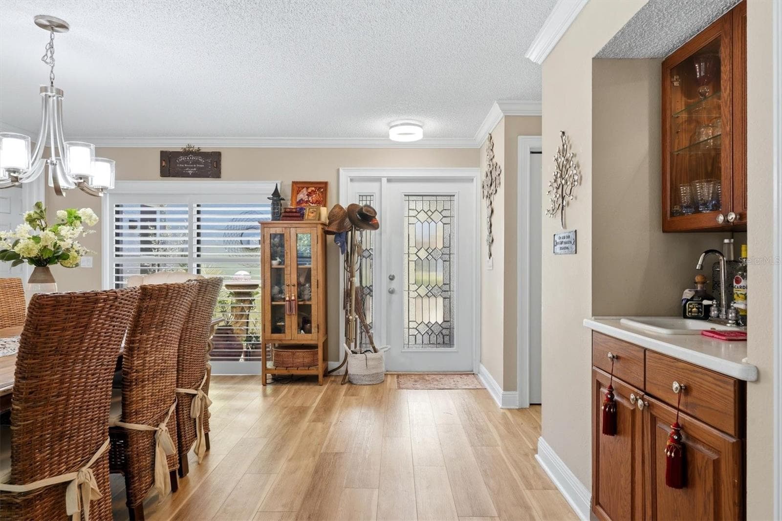 Wet bar in Dining room - 3828 EASTON ST, SARASOTA