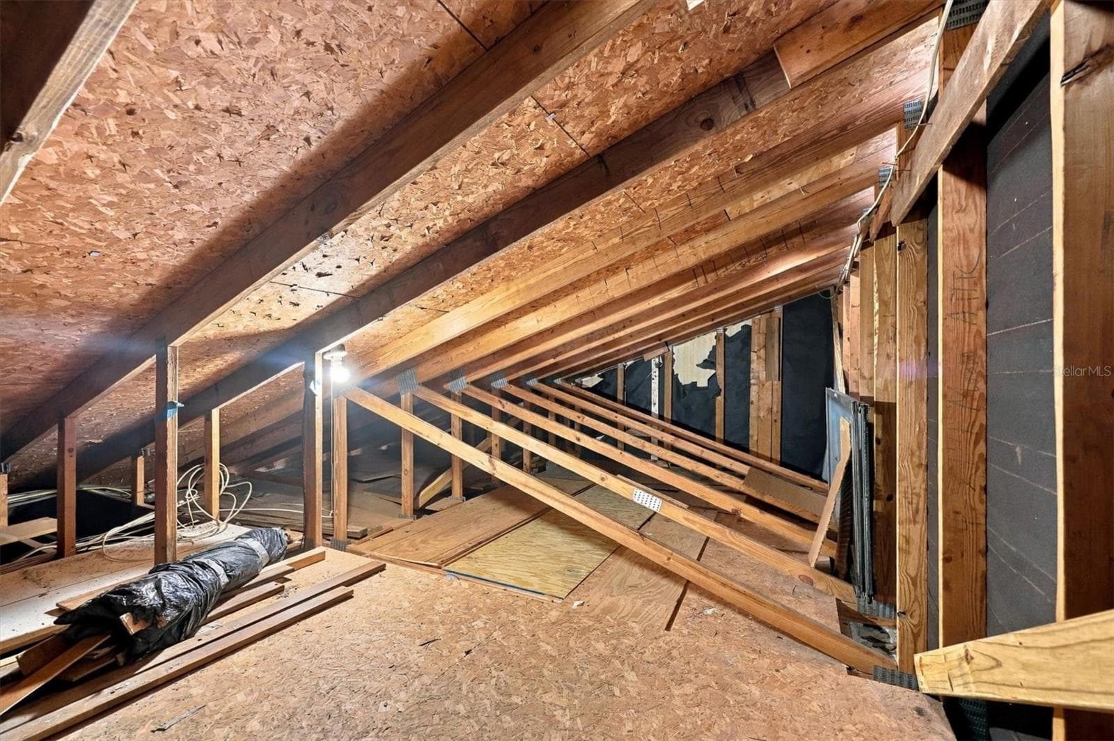 Large attic space for storage - 3828 EASTON ST, SARASOTA
