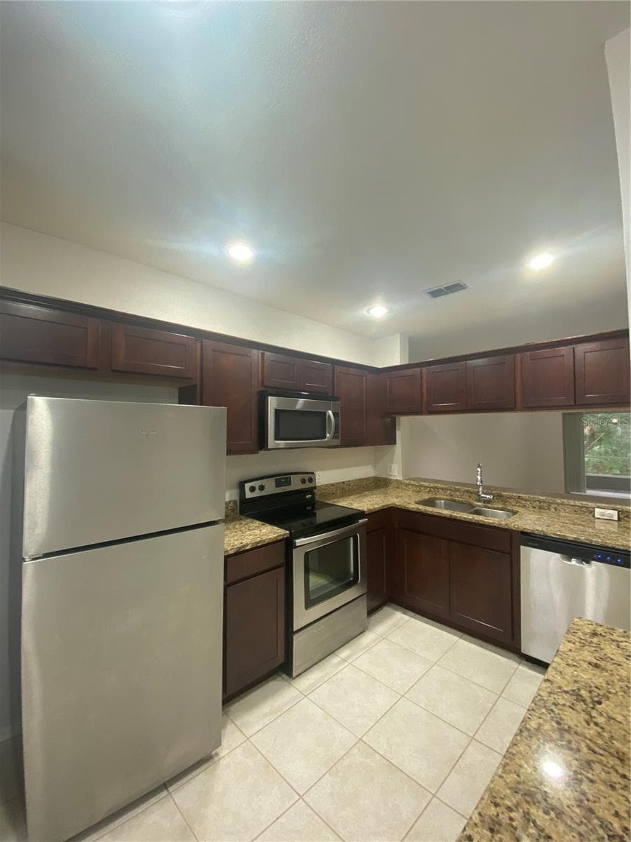 Townhouse at 8547 HUNTERS KEY CIR, TAMPA, photo 3 of 25