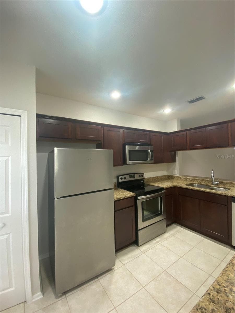 Townhouse at 8547 HUNTERS KEY CIR, TAMPA, photo 4 of 25