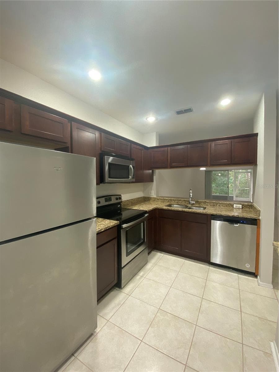 Townhouse at 8547 HUNTERS KEY CIR, TAMPA, photo 5 of 25