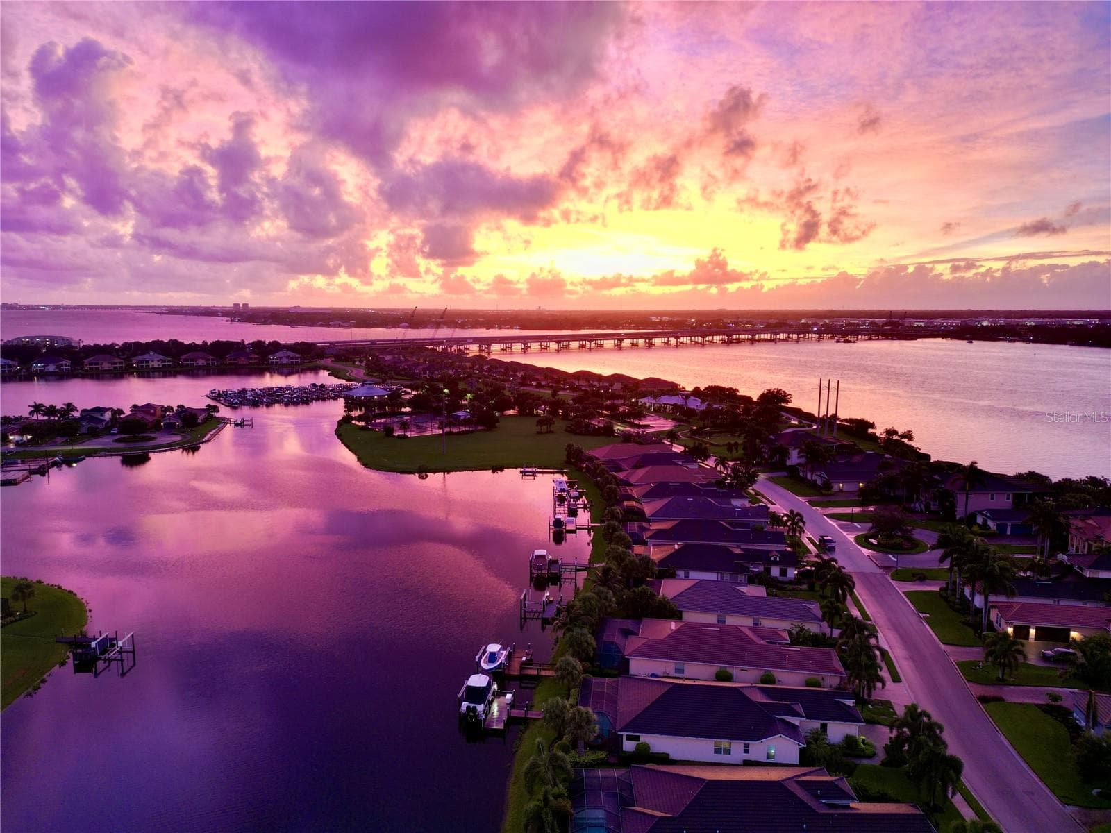Tidewater Sunsets! - 921 RIVERSCAPE ST, BRADENTON