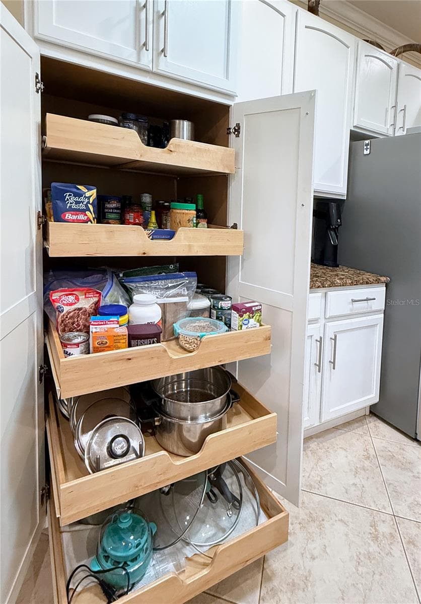 Roll Outs in Pantry - 157 SORRENTO RD, POINCIANA