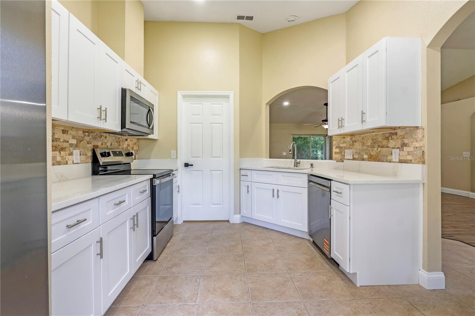 Single Family Residence at 1260 2ND ST, ORANGE CITY, photo 6 of 33