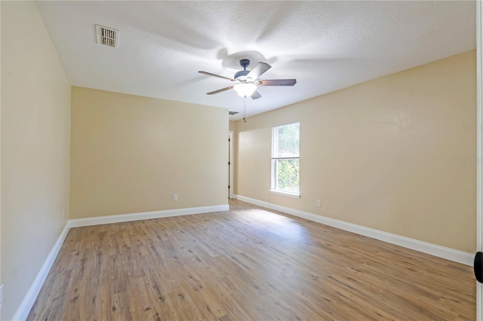Single Family Residence at 1260 2ND ST, ORANGE CITY, photo 19 of 33