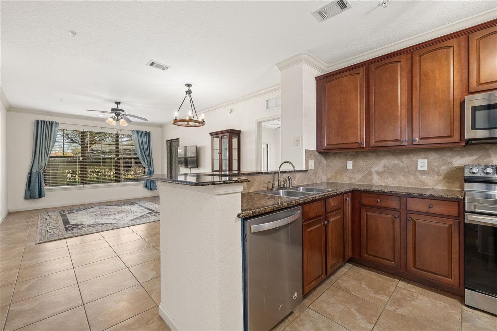 Open concept living space - 901 CHARO PKWY #716, DAVENPORT