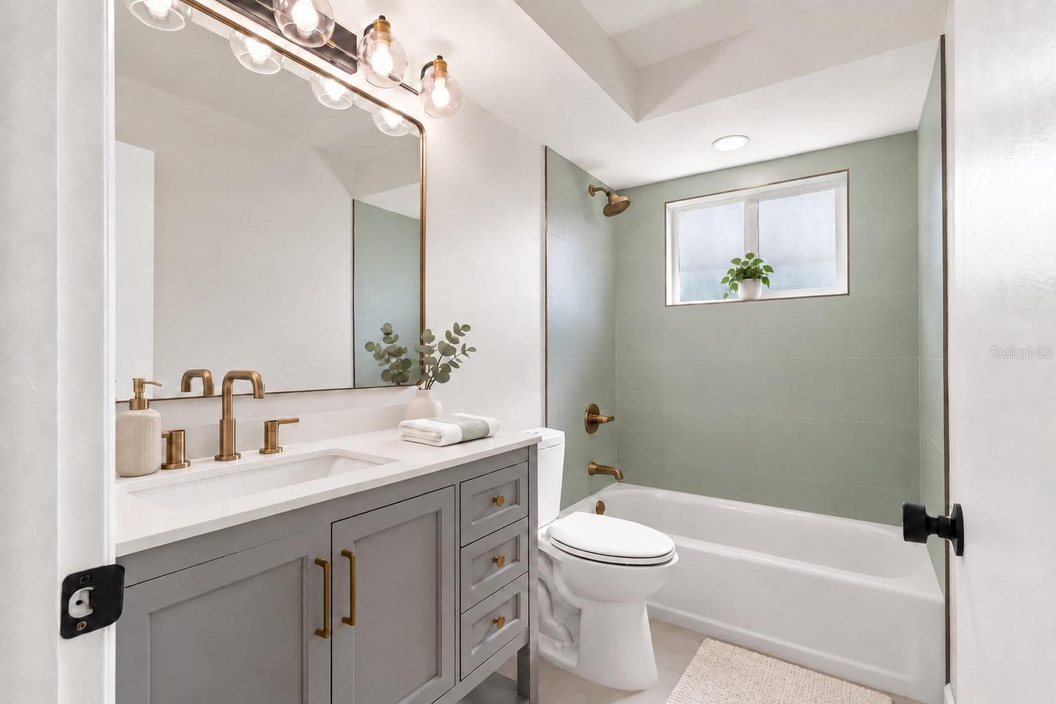 Single Family Residence at 2040 FOREST DR, CLEARWATER, photo 17 of 24