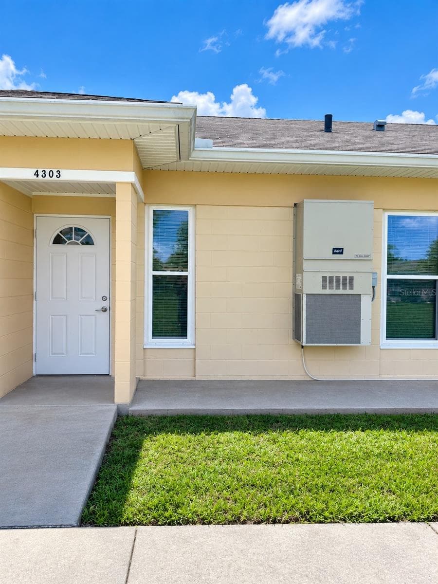 4303 CLUB CIR