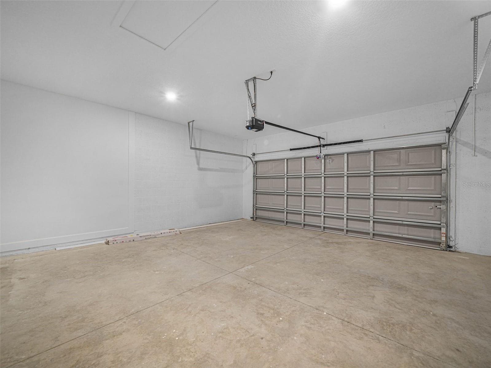 garage 1 - 325 COSTA BRAVO DR, SEBRING