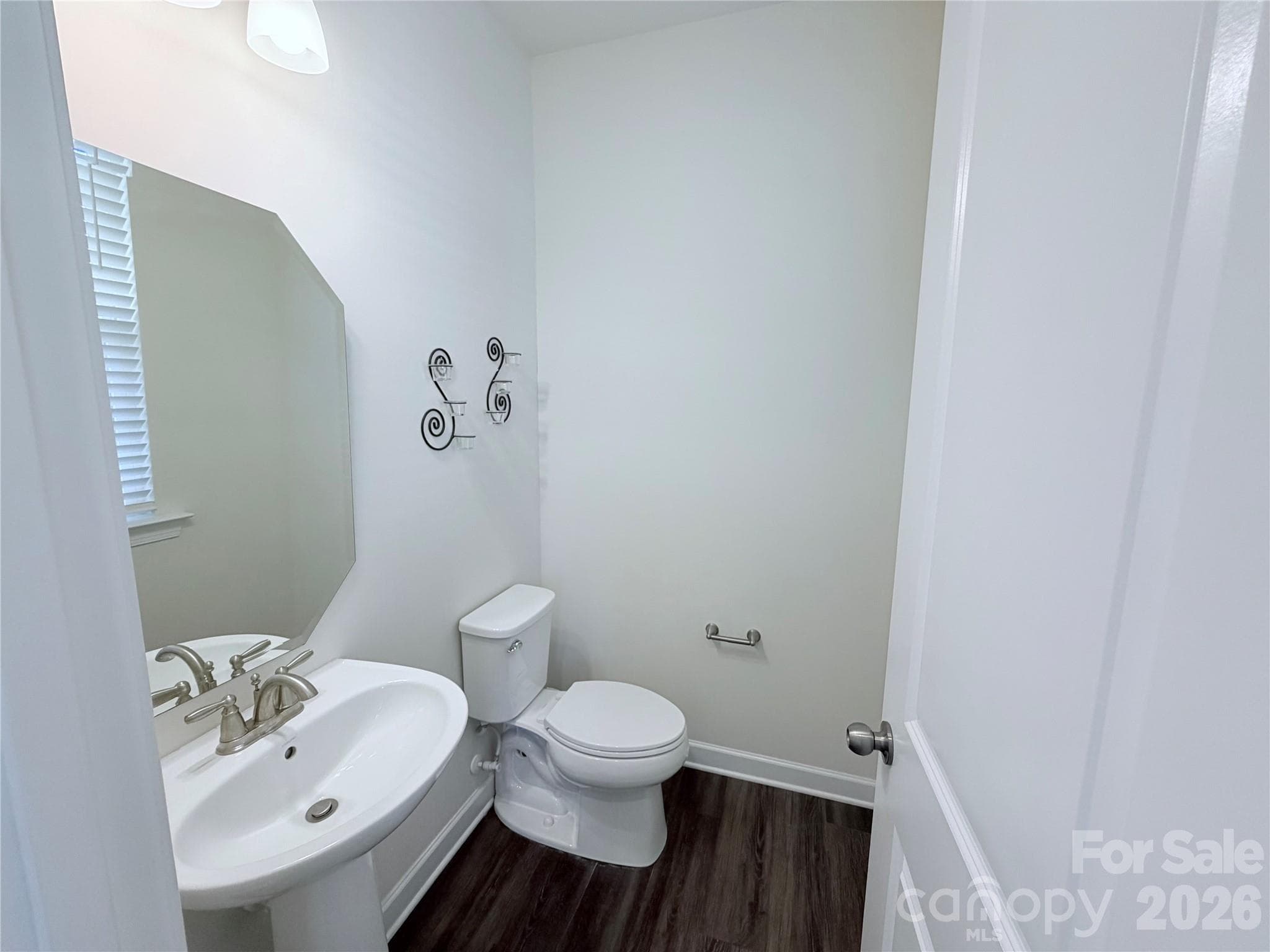powder room - 5070 Watersail Way, Lake Wylie