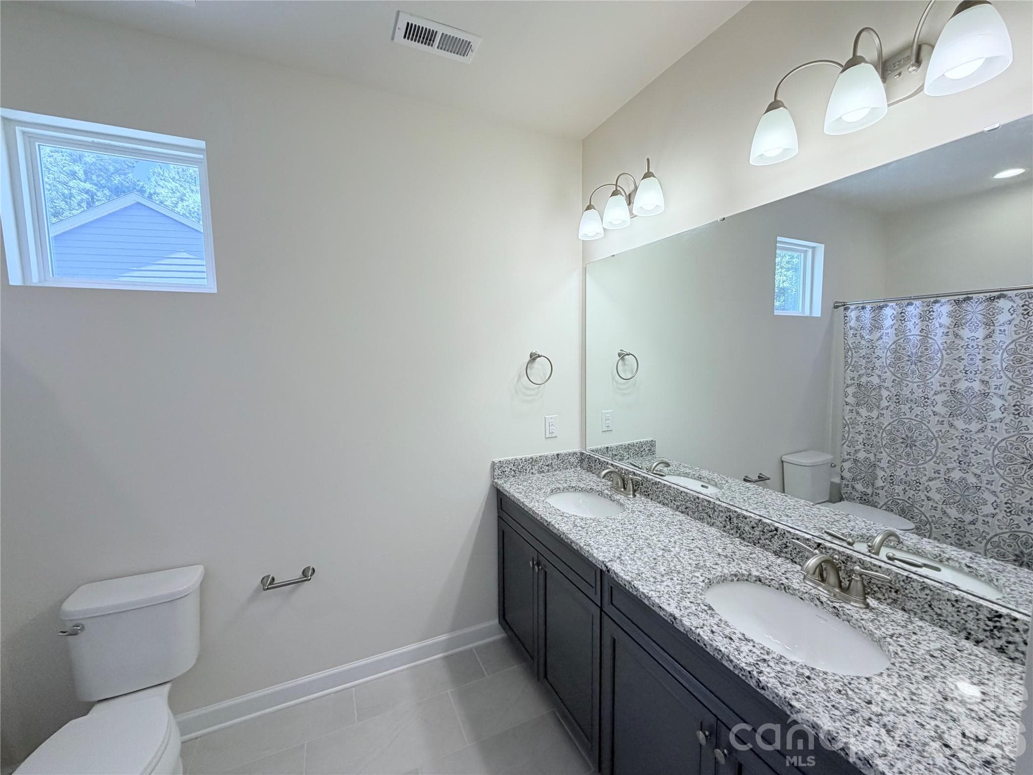 Second bathroom - 5070 Watersail Way, Lake Wylie