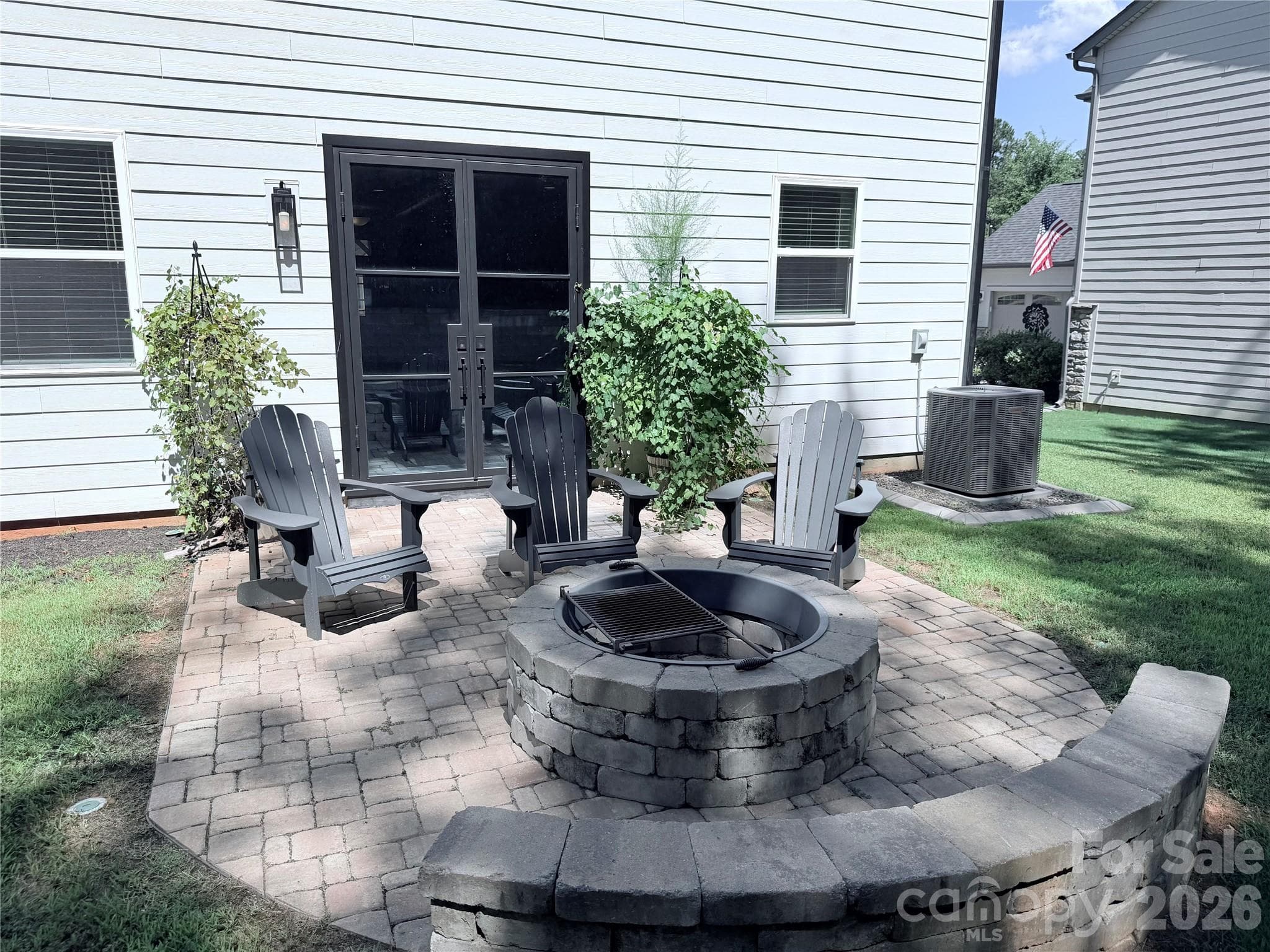 Fire pit - 5070 Watersail Way, Lake Wylie