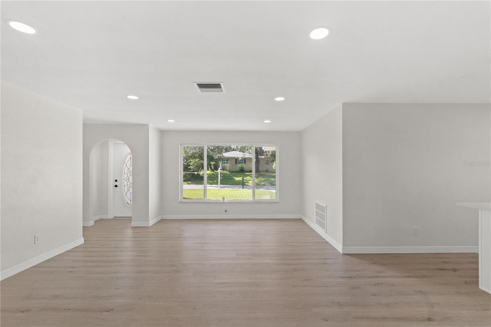 Single Family Residence at 2040 FOREST DR, CLEARWATER, photo 10 of 24