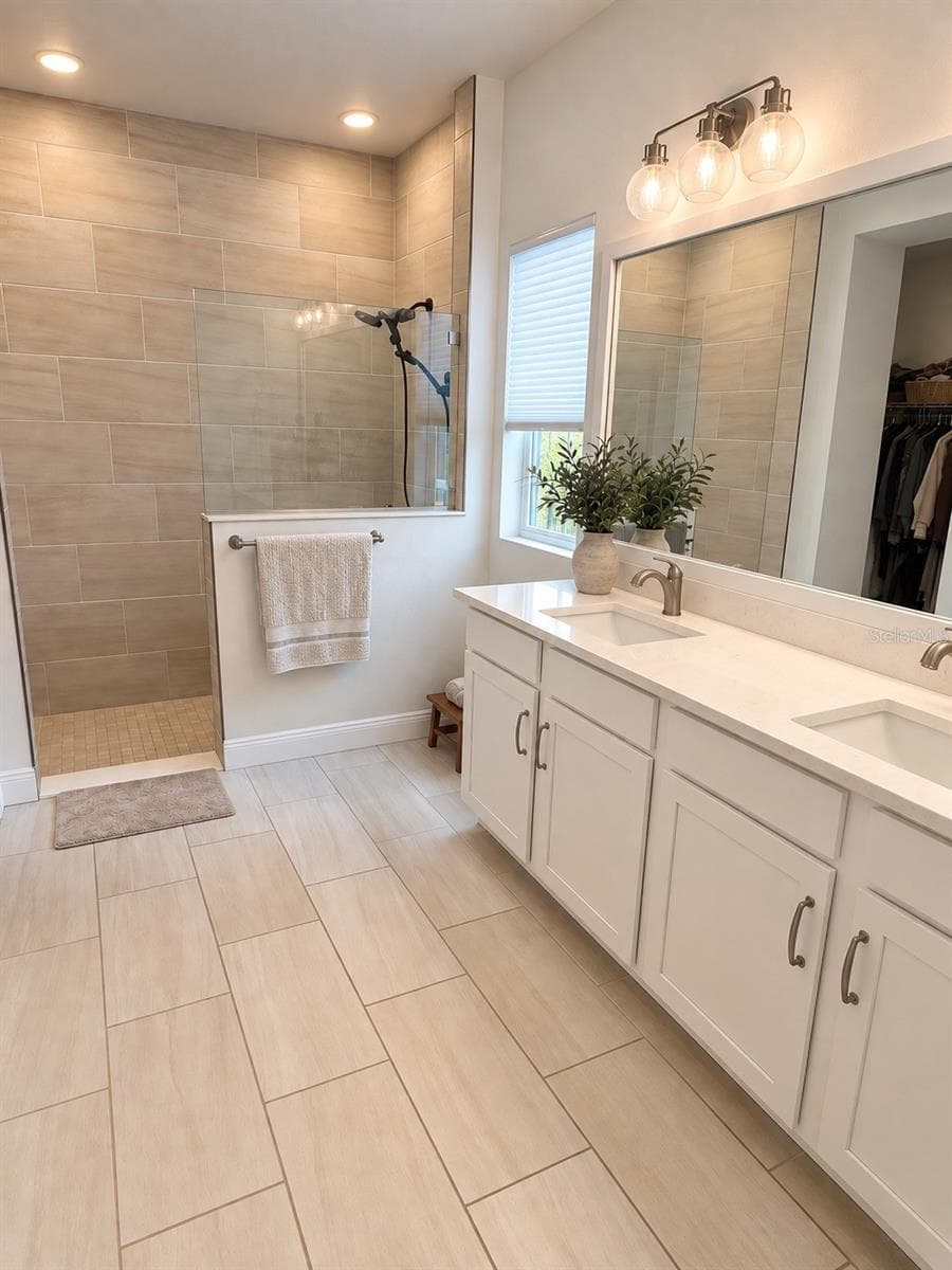 Single Family Residence at 5936 GOLDEN NETTLE DR, APOLLO BEACH, photo 8 of 10