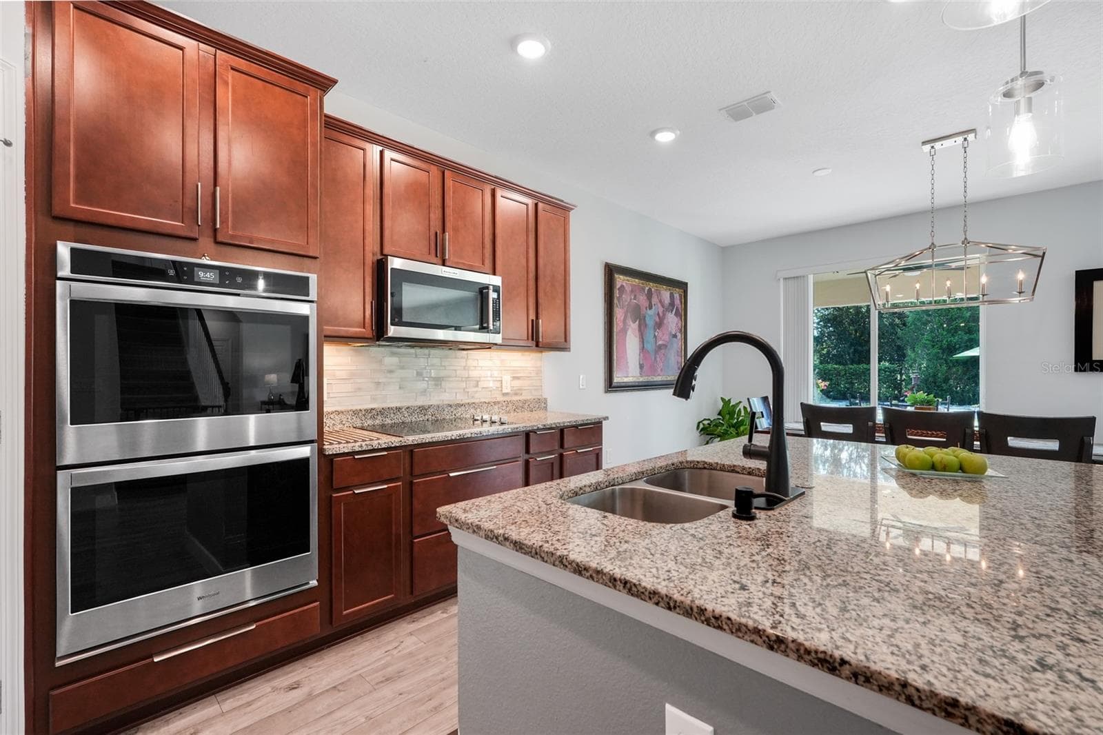 Highlight* Upgraded Dual Oven and Kitchen Finishes - 1750 STANDING ROCK CIR, WINTER GARDEN
