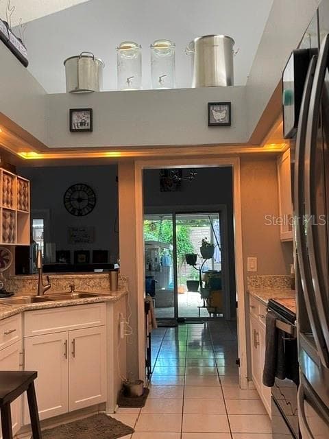 Kitchen view to back yard - 2250 SPRINGWOOD CIR W, CLEARWATER