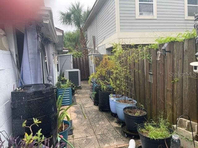Back right side of the yard - 2250 SPRINGWOOD CIR W, CLEARWATER