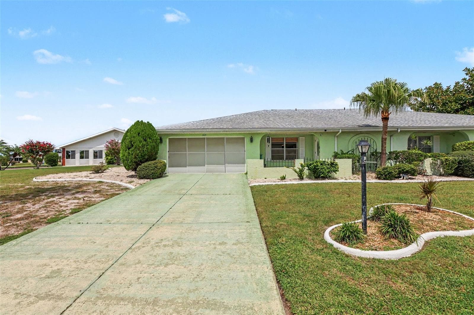 385 CLUB MANOR DR