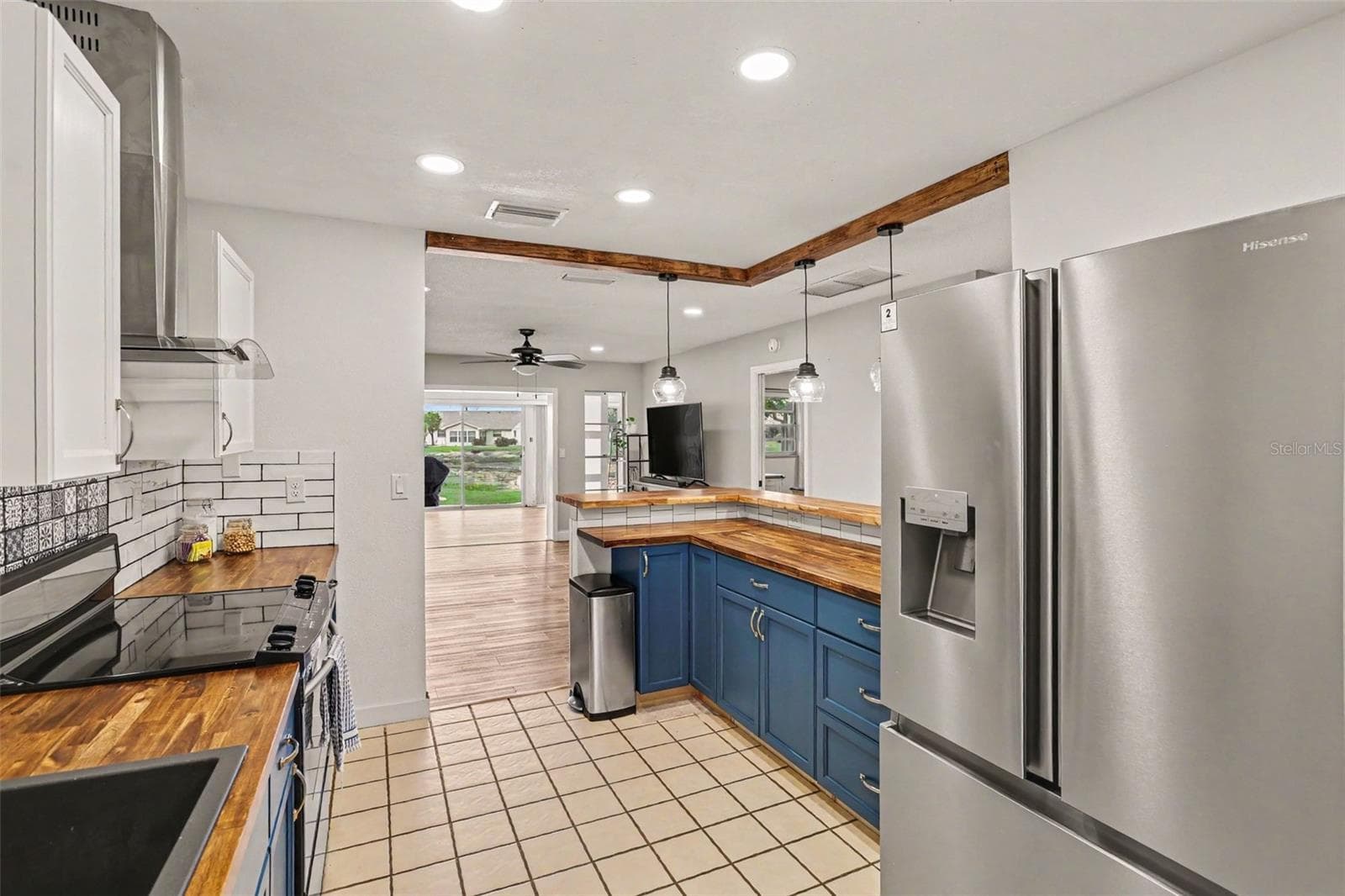 Single Family Residence at 385 CLUB MANOR DR, SUN CITY CENTER, photo 12 of 32