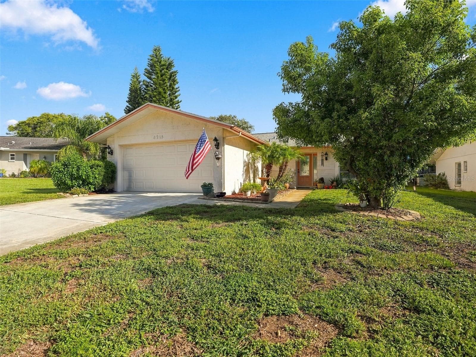 Single Family Residence at 8215 SAN FELIPE CT, PORT RICHEY, photo 3 of 51