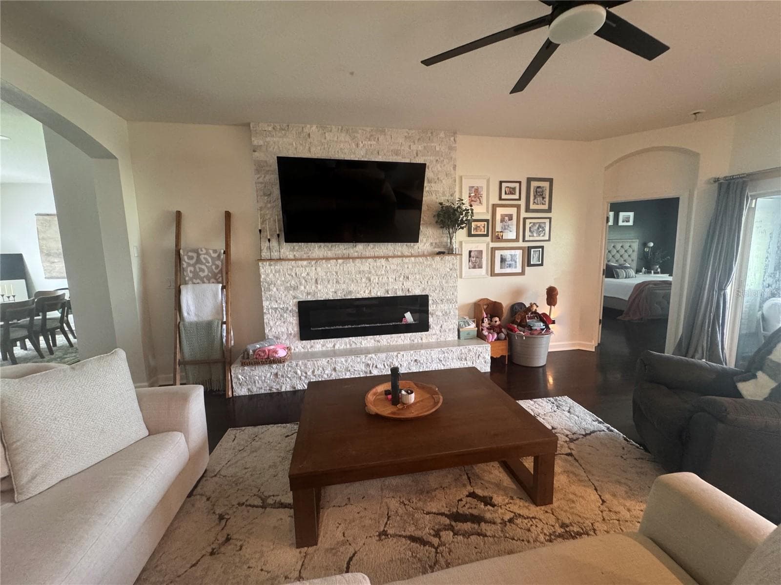 Single Family Residence at 1322 EMERALD HILL WAY, VALRICO, photo 3 of 29