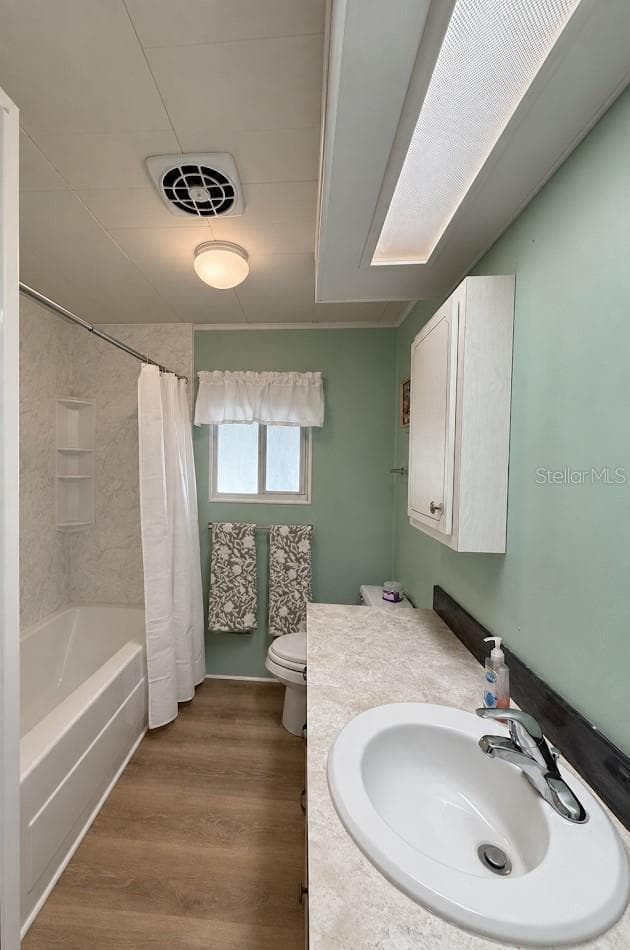 hallway bathroom - 1100 BELCHER RD S #64, LARGO