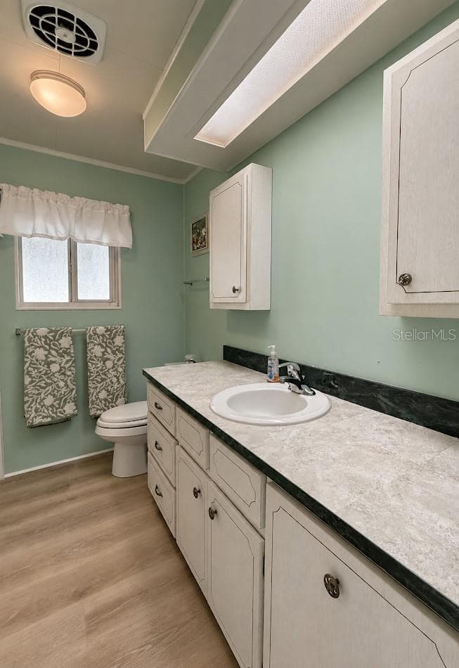 hallway bathroom - 1100 BELCHER RD S #64, LARGO