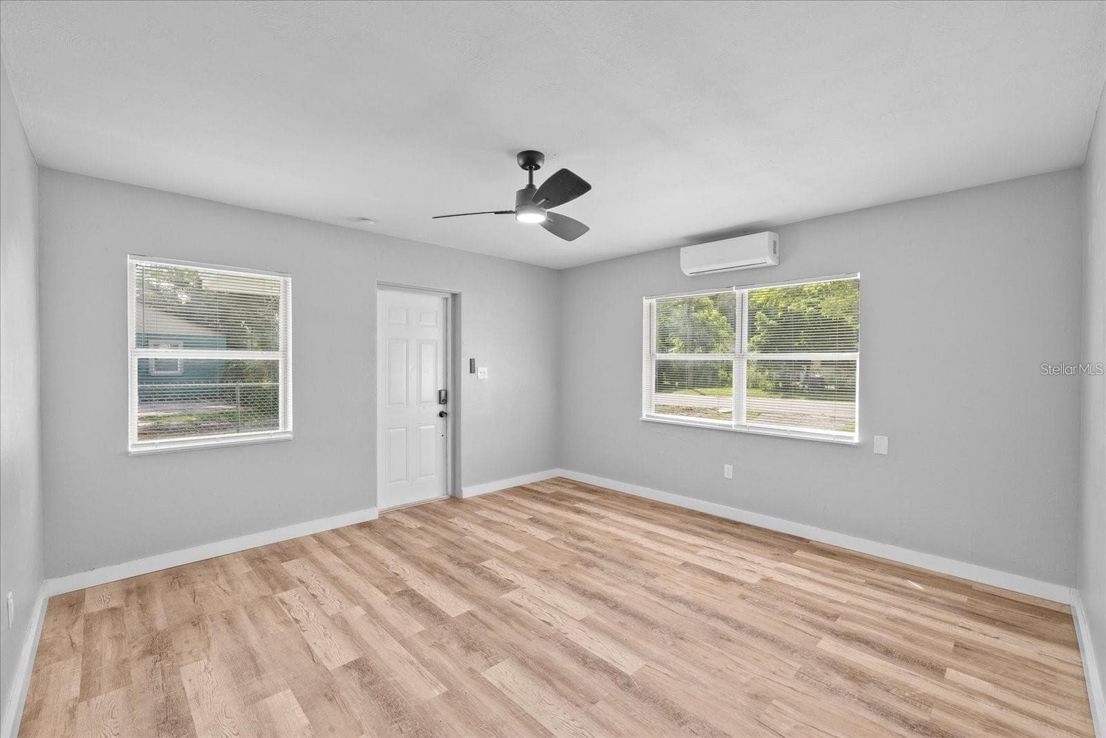 Duplex at 405 AVENUE M NE, WINTER HAVEN, photo 3 of 13
