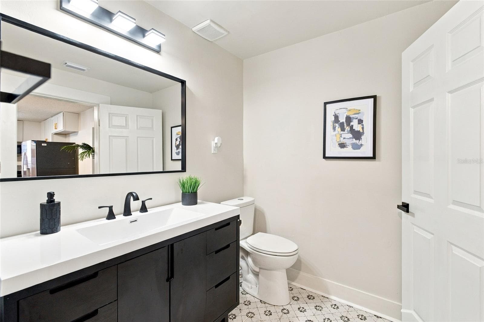 Single Family Residence at 2217 CORRINE ST, TAMPA, photo 10 of 60