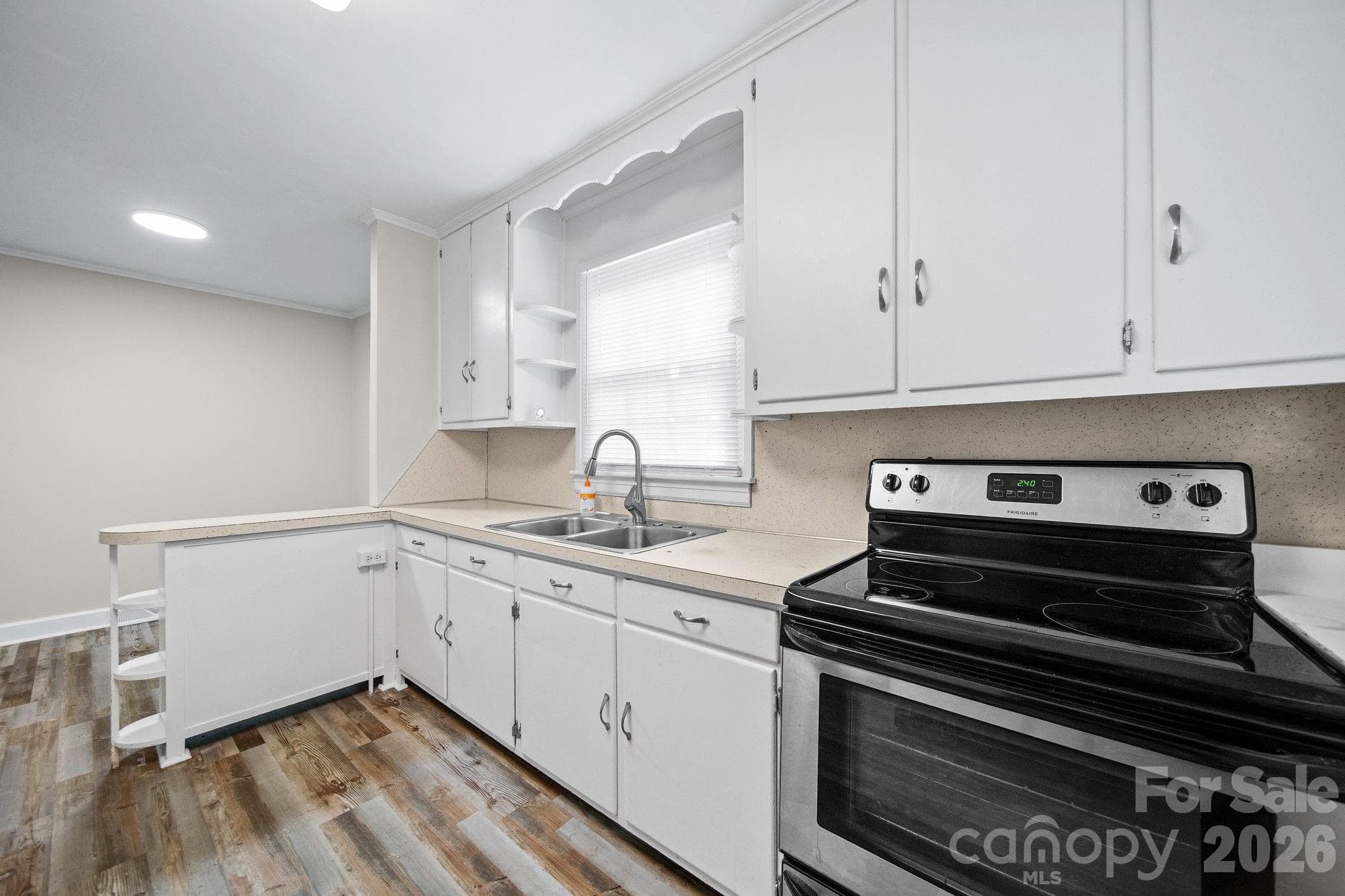 Single Family Residence at 406 Sunset Drive, Stanley, photo 7 of 23