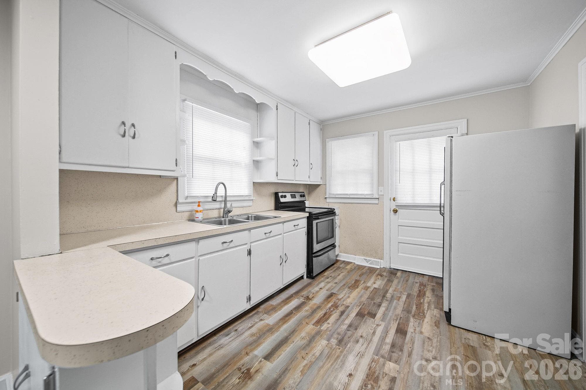 Single Family Residence at 406 Sunset Drive, Stanley, photo 8 of 23