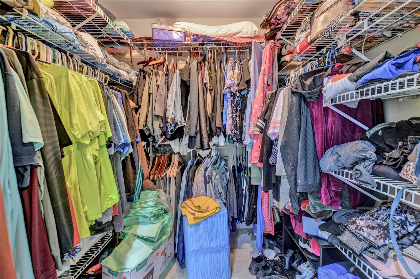 Large walk-in closet - 10958 SW 86TH CT, OCALA