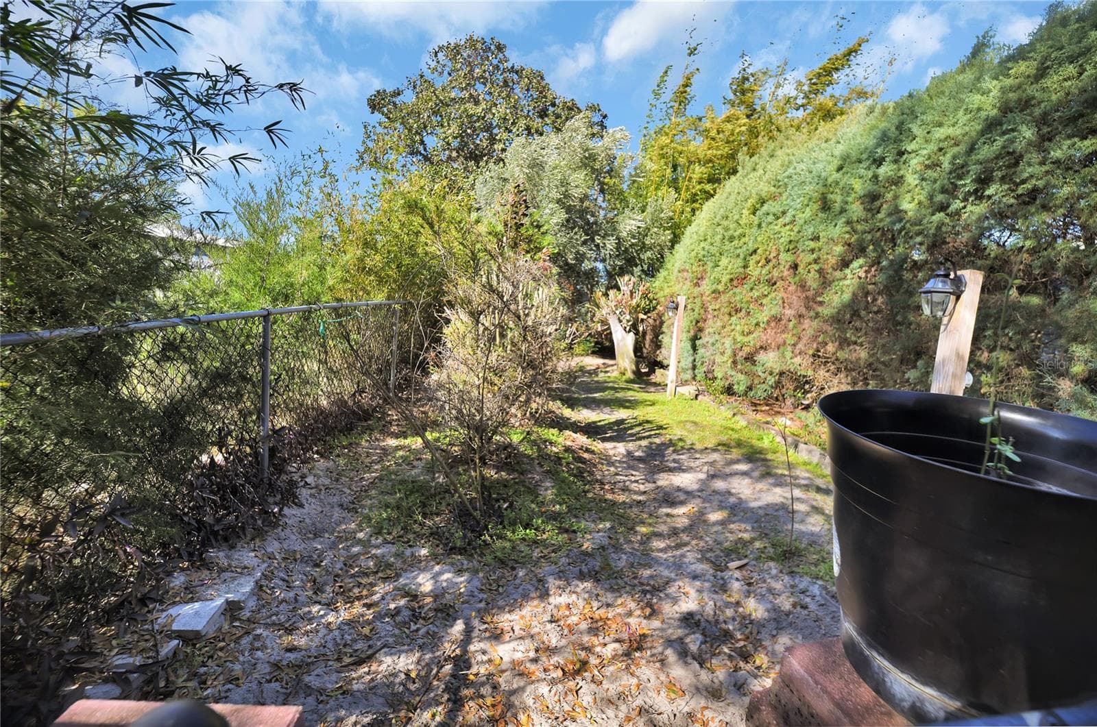 Side of the house pathway - 10958 SW 86TH CT, OCALA