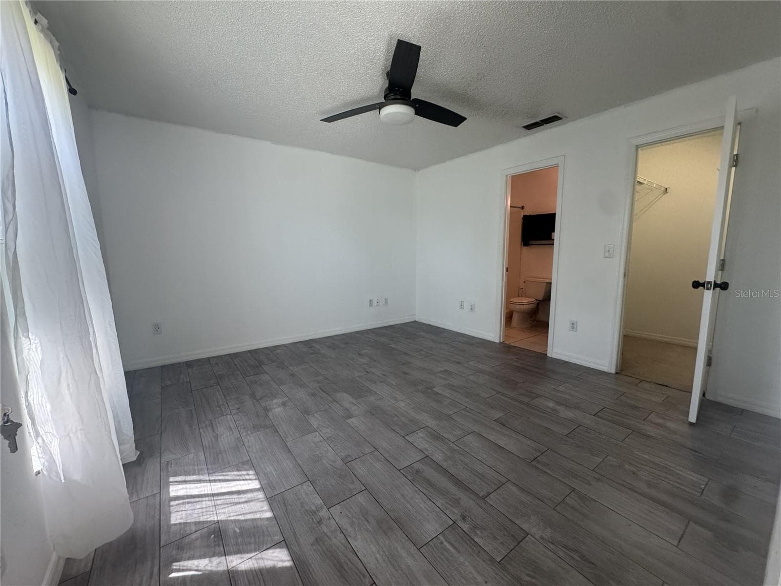Single Family Residence at 393 WALNUT AVE, ORANGE CITY, photo 17 of 48