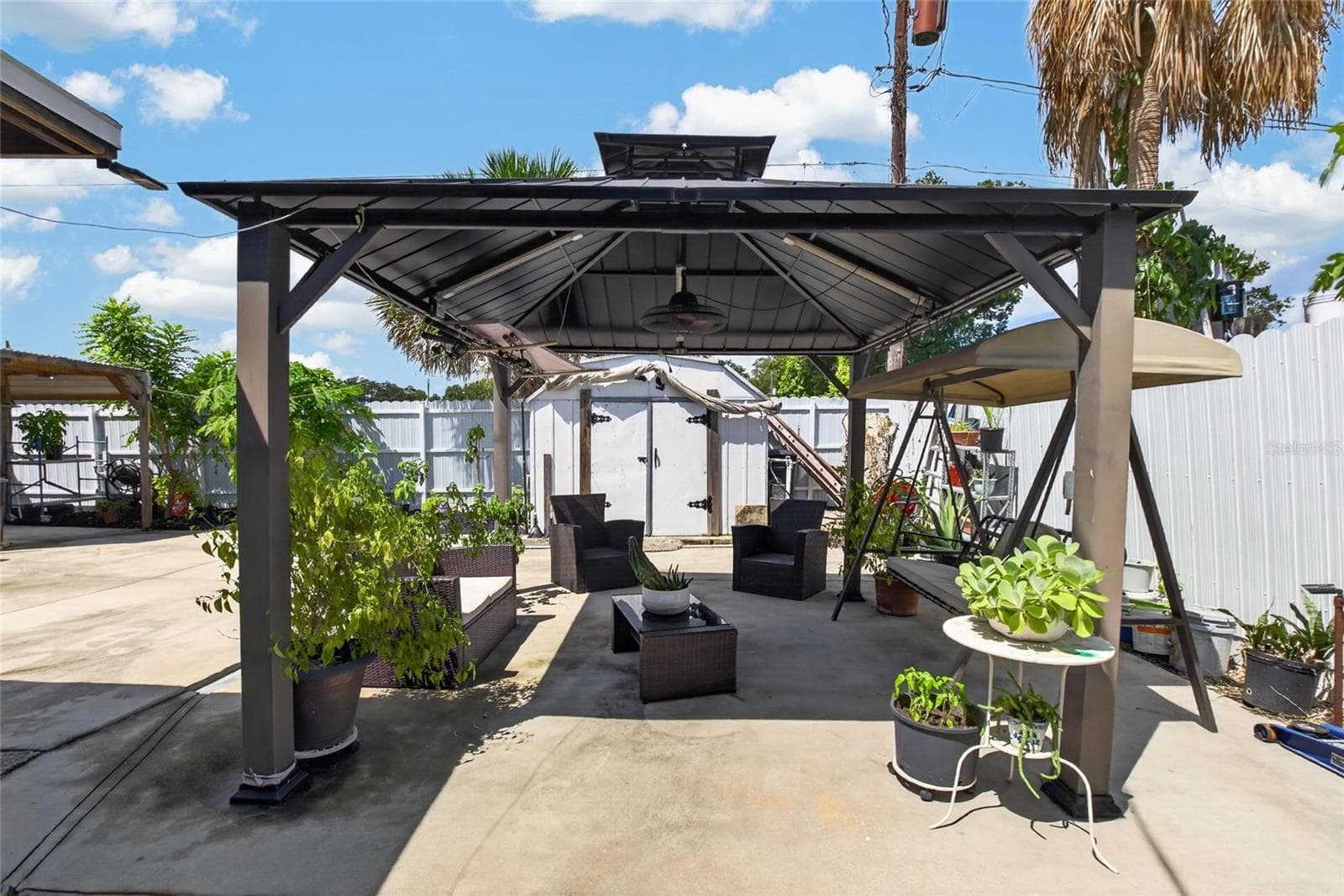 Spacious covered outdoor living area - 1727 WAIKIKI WAY, TAMPA