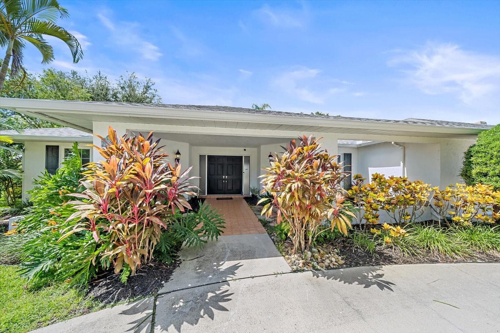 Single Family Residence at 6840 COUNTRY LAKES CIR, SARASOTA, photo 3 of 39