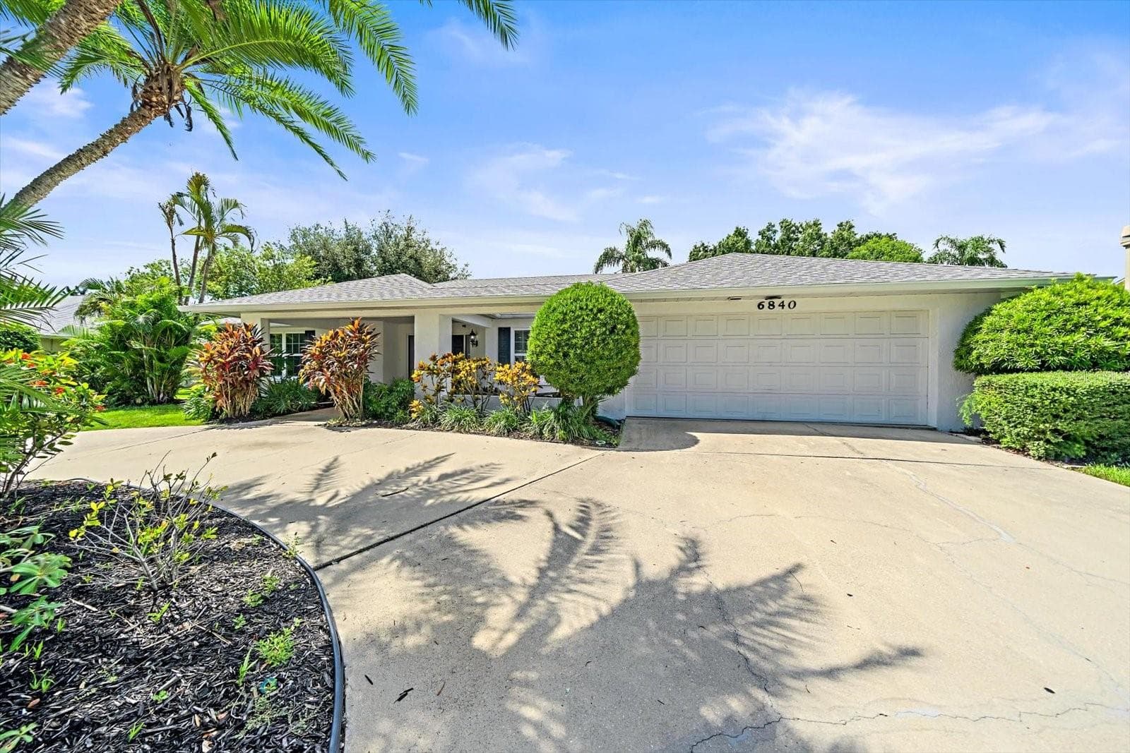 Single Family Residence at 6840 COUNTRY LAKES CIR, SARASOTA, photo 4 of 39