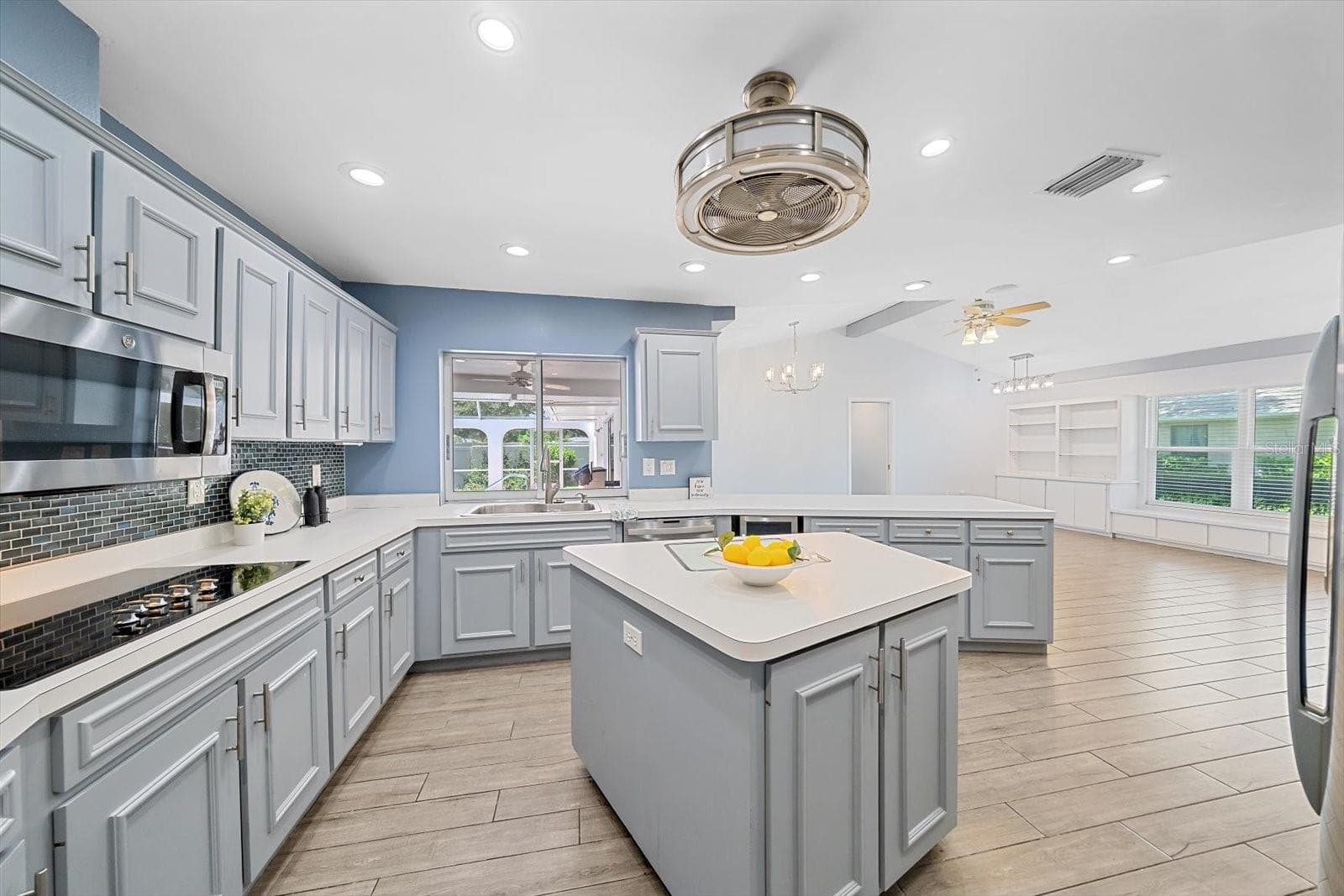 Single Family Residence at 6840 COUNTRY LAKES CIR, SARASOTA, photo 12 of 39