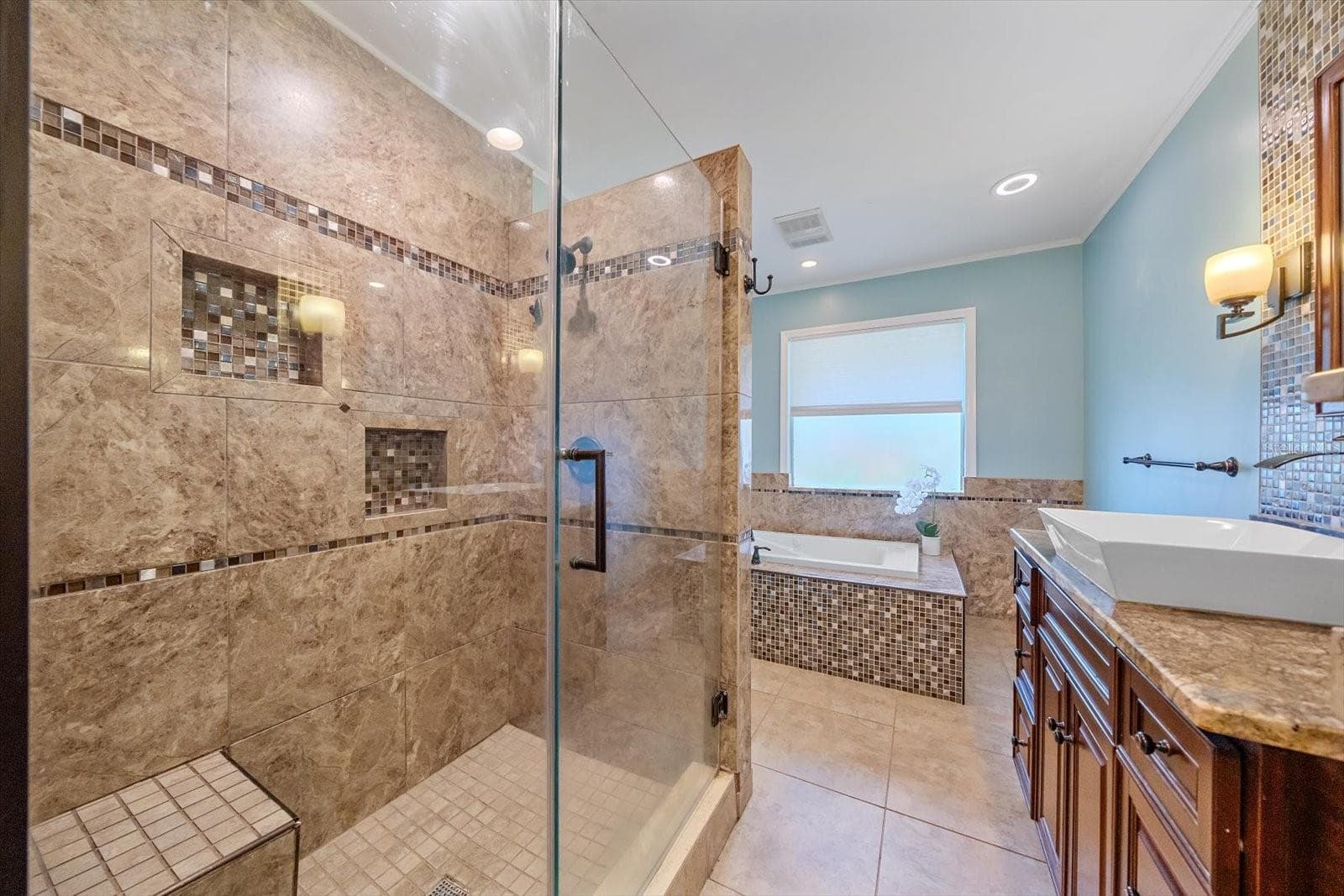 Primary Bathroom - 6840 COUNTRY LAKES CIR, SARASOTA