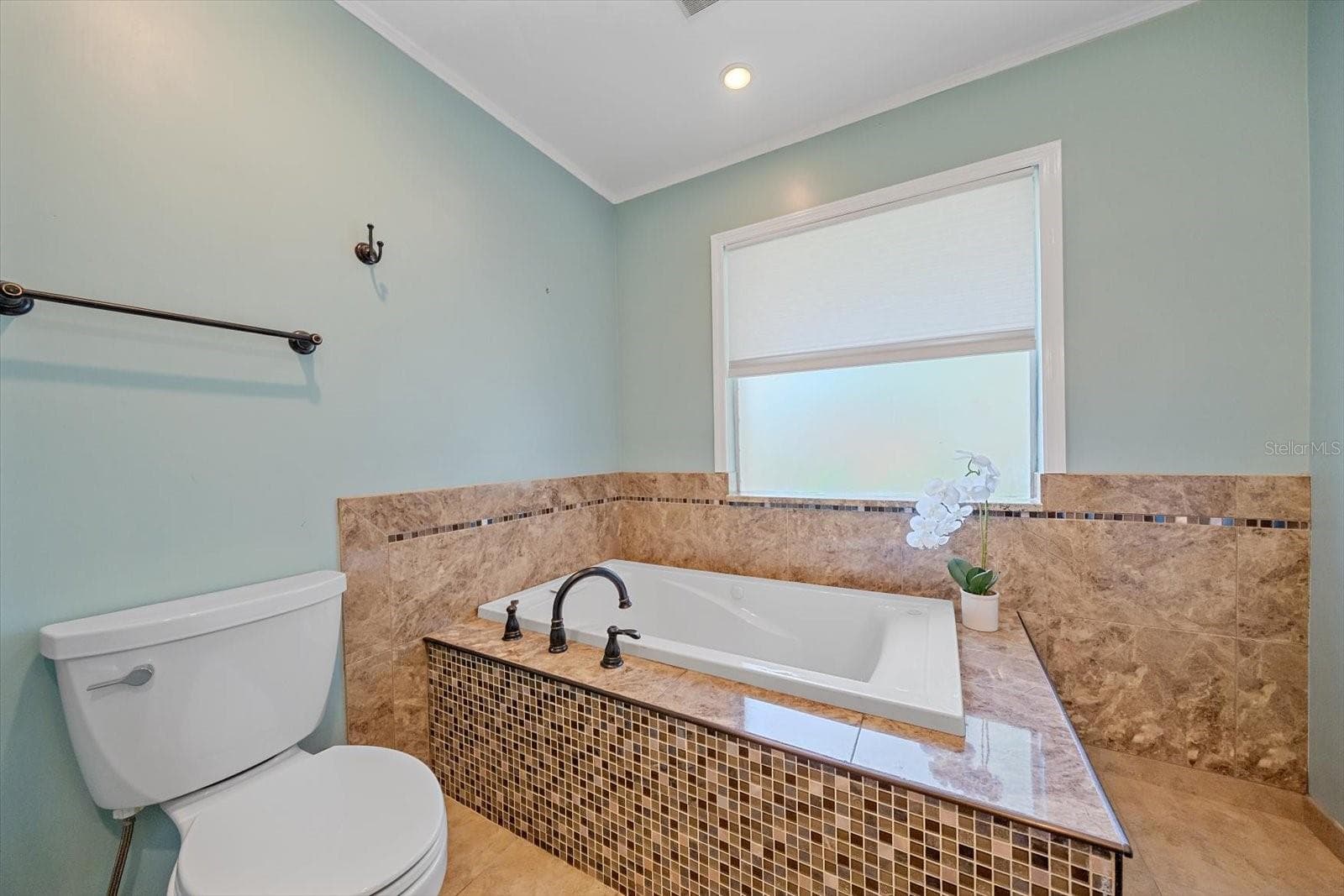 Primary Bathroom Jacuzzi tub with jets - 6840 COUNTRY LAKES CIR, SARASOTA