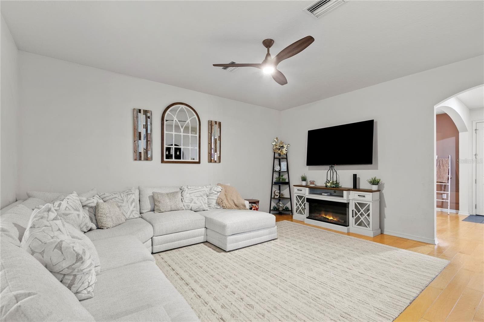 Single Family Residence at 7931 HAMPTON LAKE DR, TAMPA, photo 13 of 35