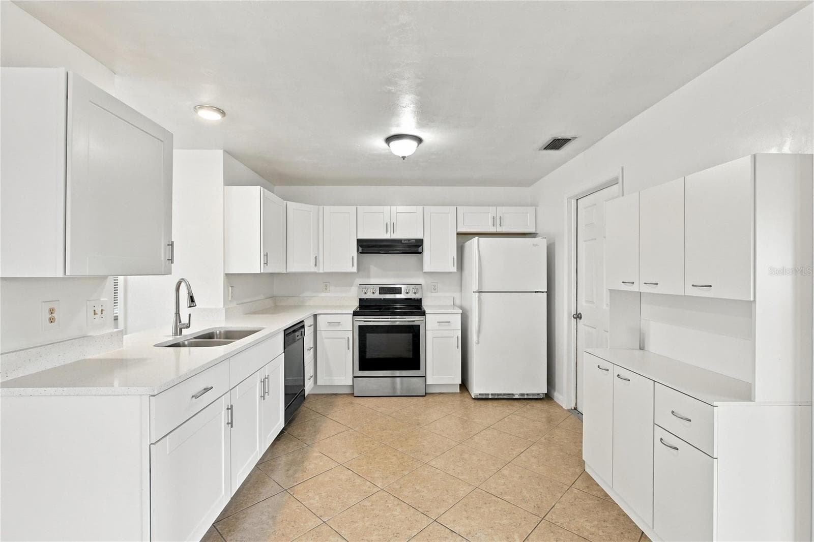 Single Family Residence at 7402 SEA ISLAND RD, FORT MYERS, photo 7 of 40