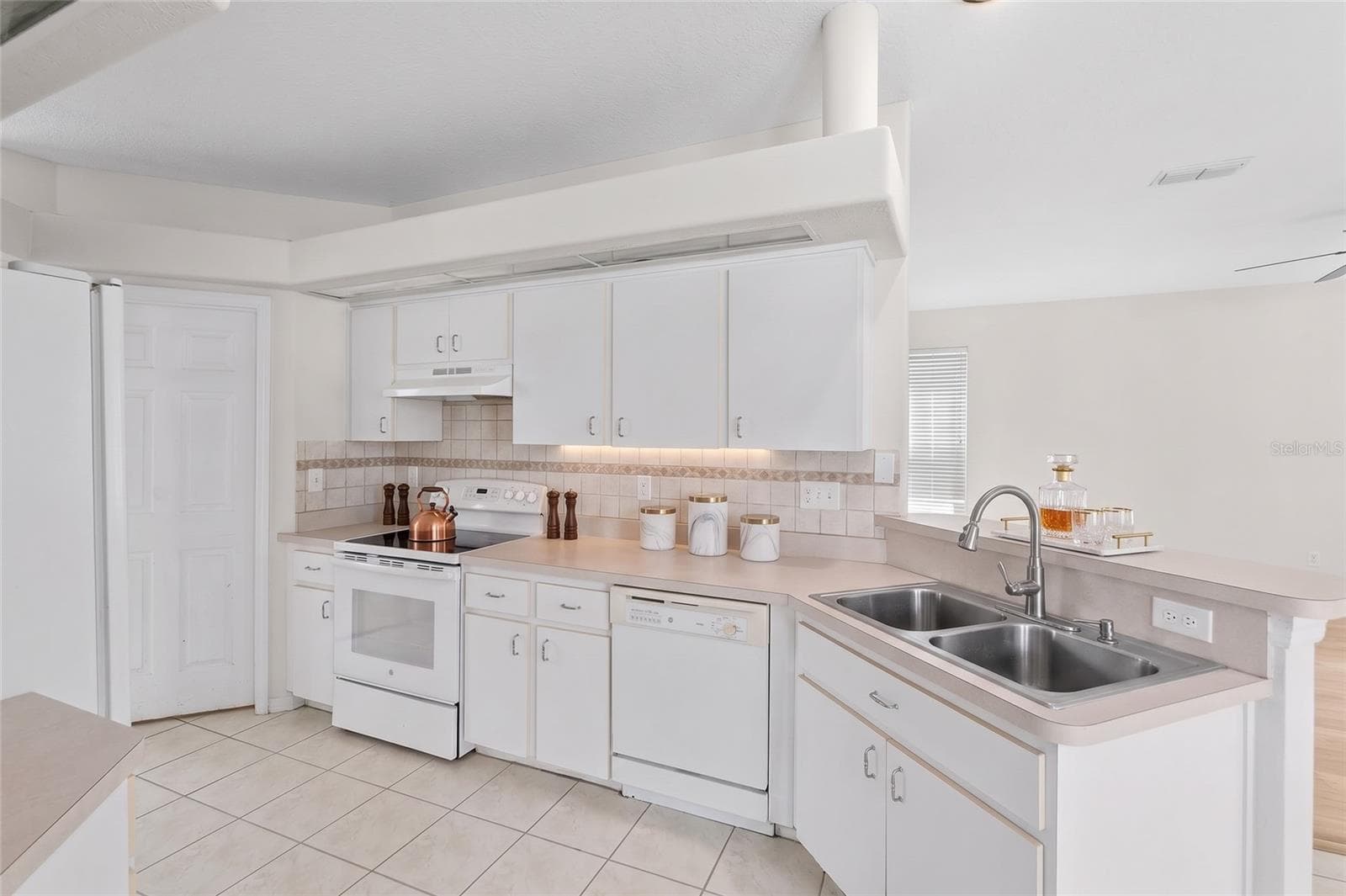 Single Family Residence at 7040 FRASCATI LOOP, WESLEY CHAPEL, photo 13 of 55