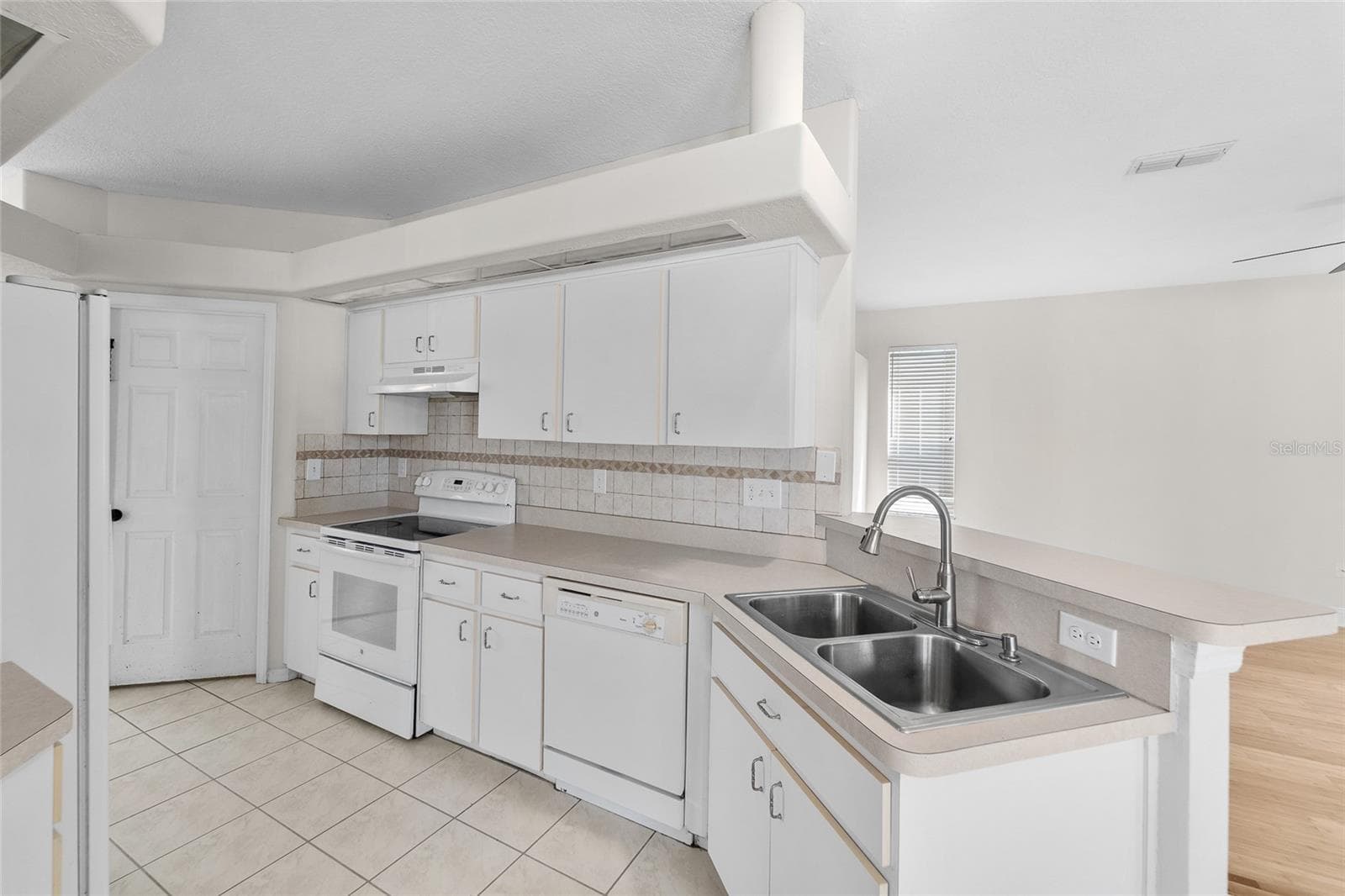 Single Family Residence at 7040 FRASCATI LOOP, WESLEY CHAPEL, photo 14 of 55
